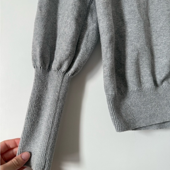 Banana Republic Heather Gray Knit Top - Picture 4 of 6